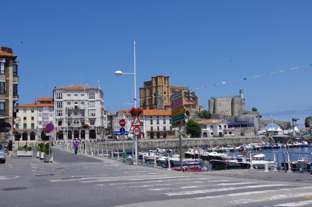 Pension "La Marina" Castro Urdiales Exterior photo